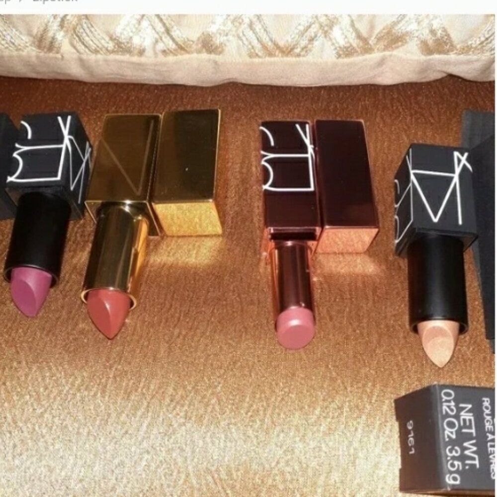 MIXED BEAUTY LOT! (LIP STICKS, MAKE-UP, BODY SPRAYS, LOTION, HAND- MADE BASKETS)